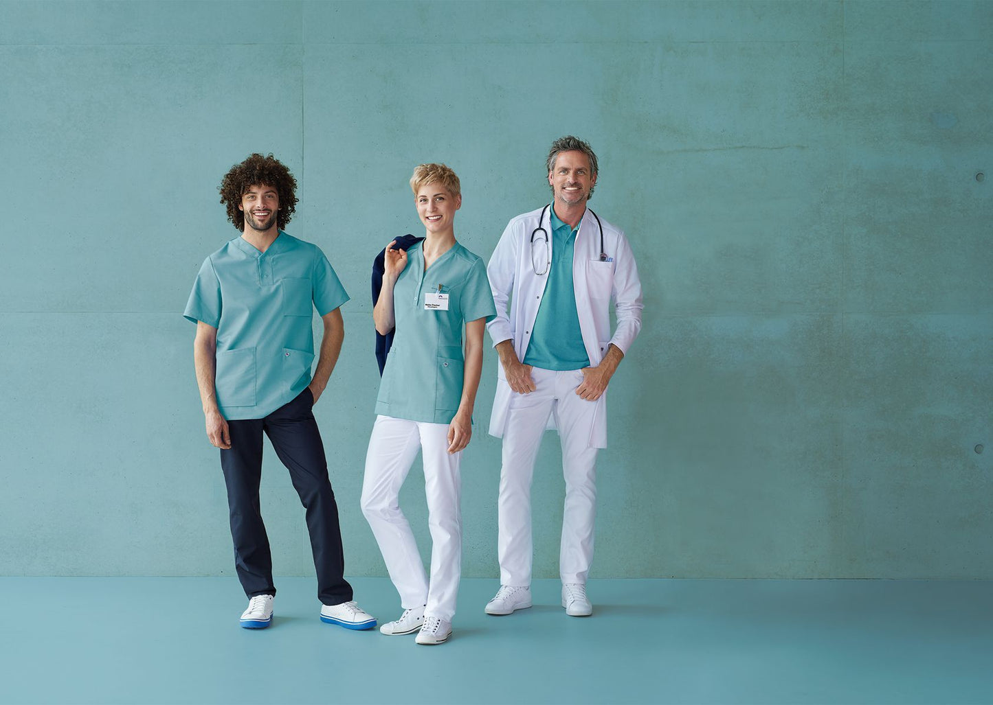 BP unisex zorgtuniek met armliftsysteem, borstzak en drukknopen voor optimale bewegingsvrijheid