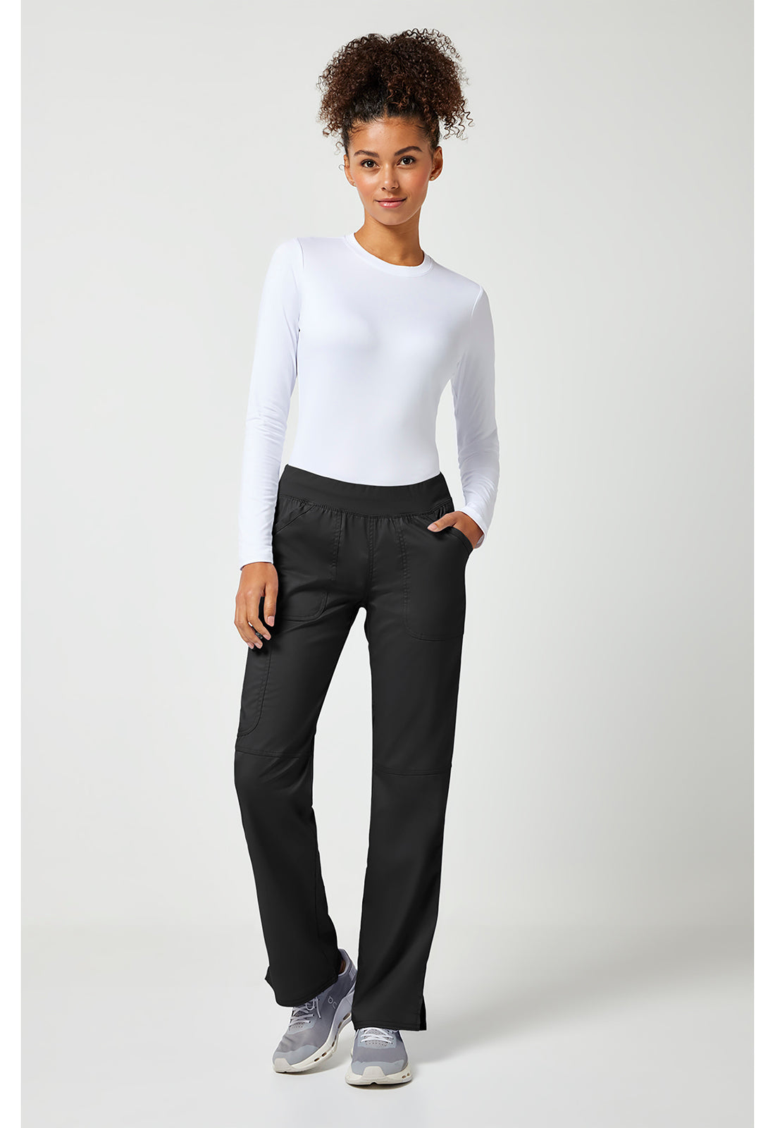 Pull-on broek met middelhoge taille en rechte pijpen met elastische tailleband en cargozak WWE110