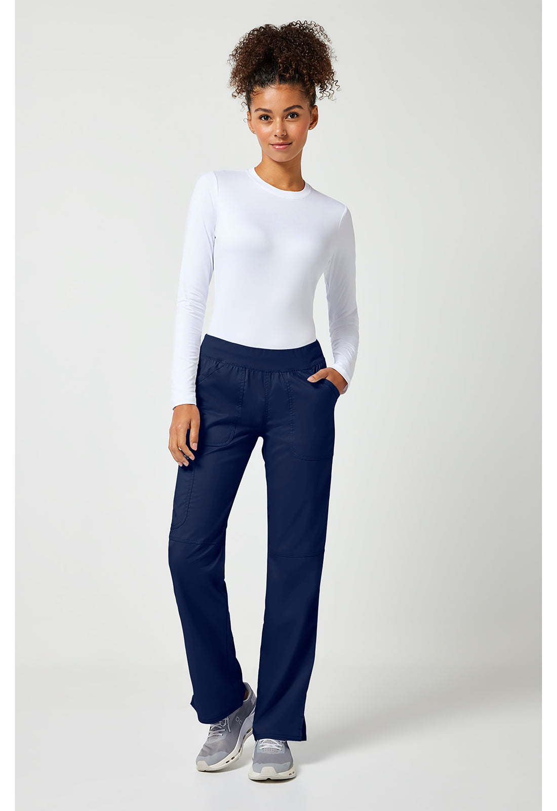 Pull-on broek met middelhoge taille en rechte pijpen met elastische tailleband en cargozak WWE110