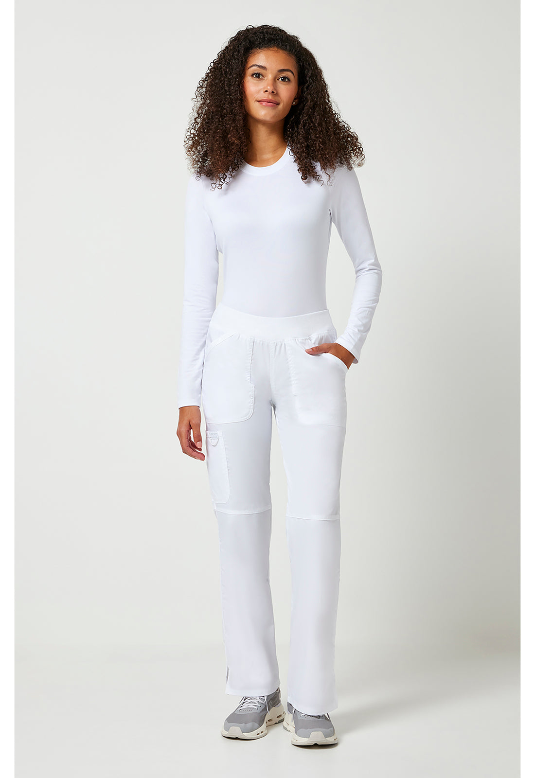 Pull-on broek met middelhoge taille en rechte pijpen met elastische tailleband en cargozak WWE110