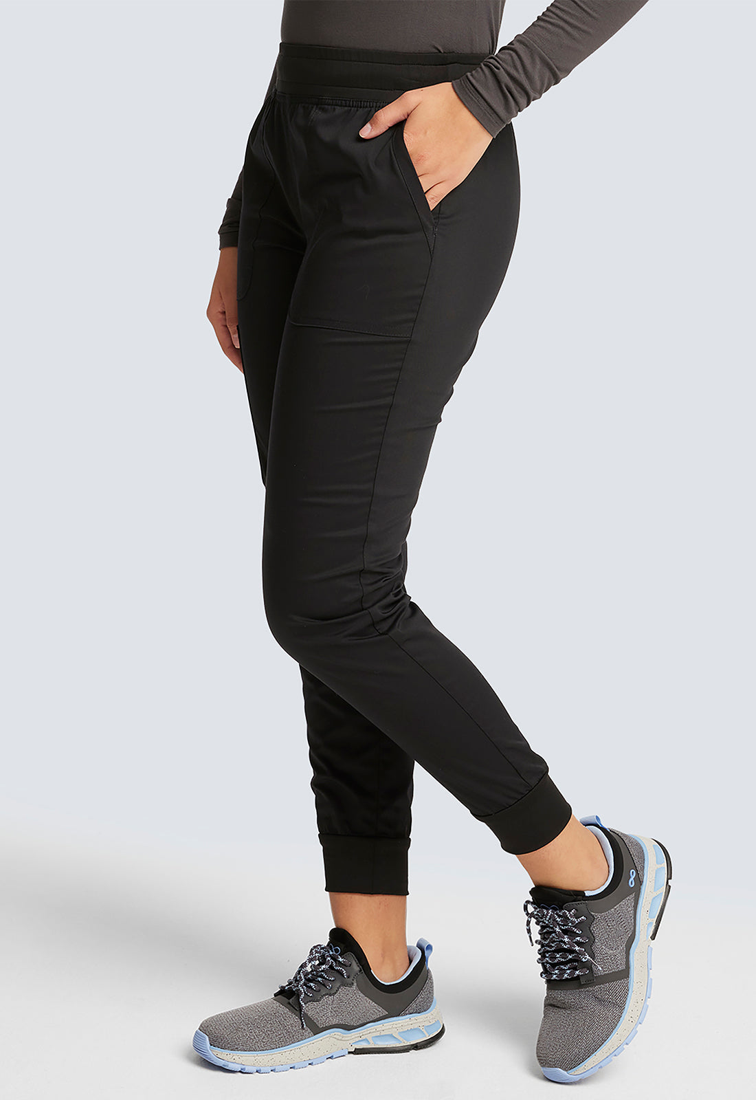 Halfhoge joggingbroek met taps toelopende pijpen en gebreide tailleband WWE115